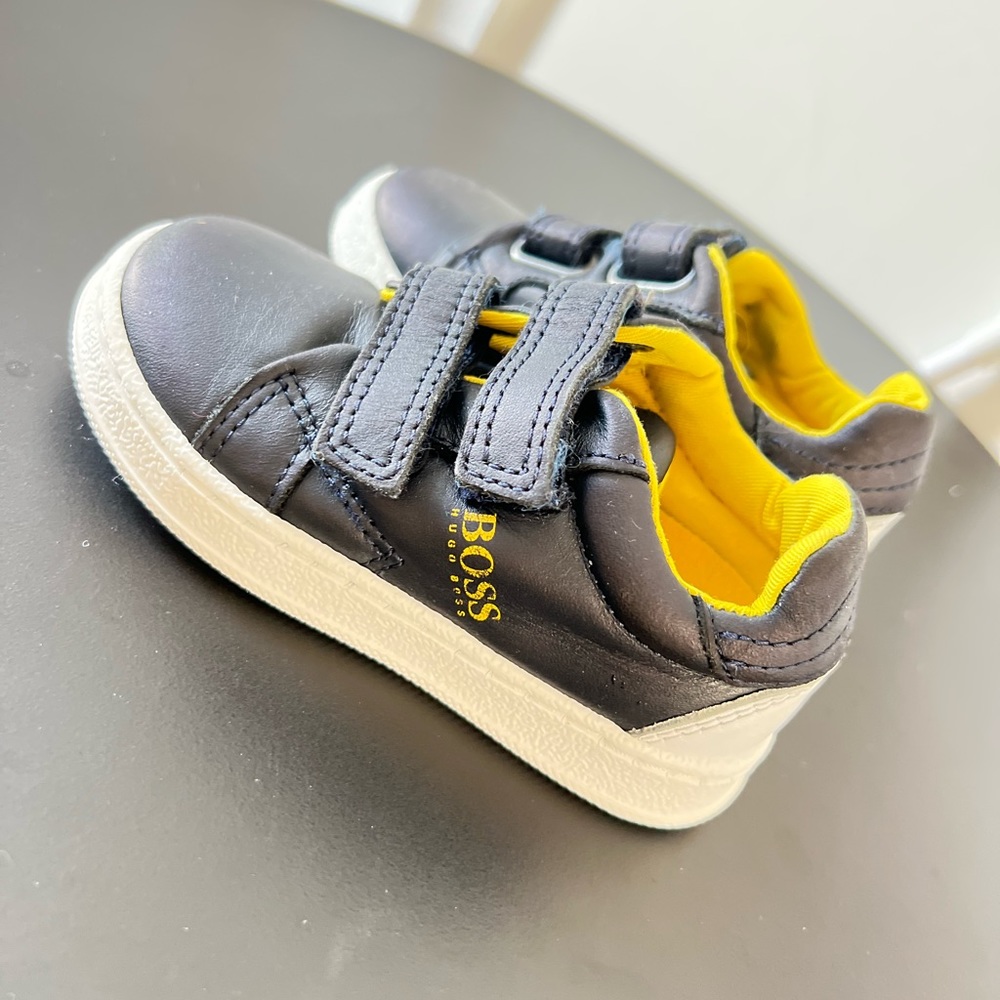 Hugo boss shoe navy/ yellow size 21 for toddler